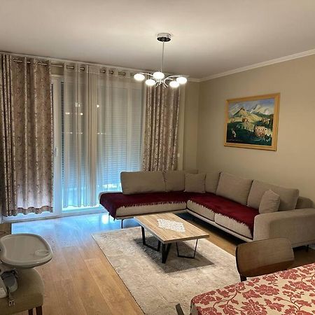 Family Friendly 2 Bedroom Apartment Eden Gardens Tirana City Center Bagian luar foto