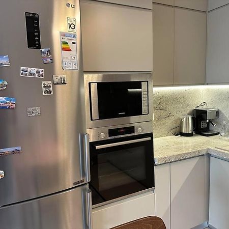 Family Friendly 2 Bedroom Apartment Eden Gardens Tirana City Center Bagian luar foto
