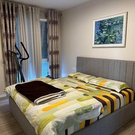 Family Friendly 2 Bedroom Apartment Eden Gardens Tirana City Center Bagian luar foto