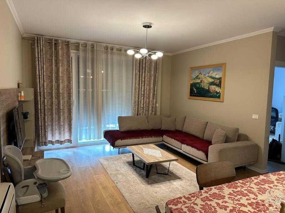Family Friendly 2 Bedroom Apartment Eden Gardens Tirana City Center Bagian luar foto