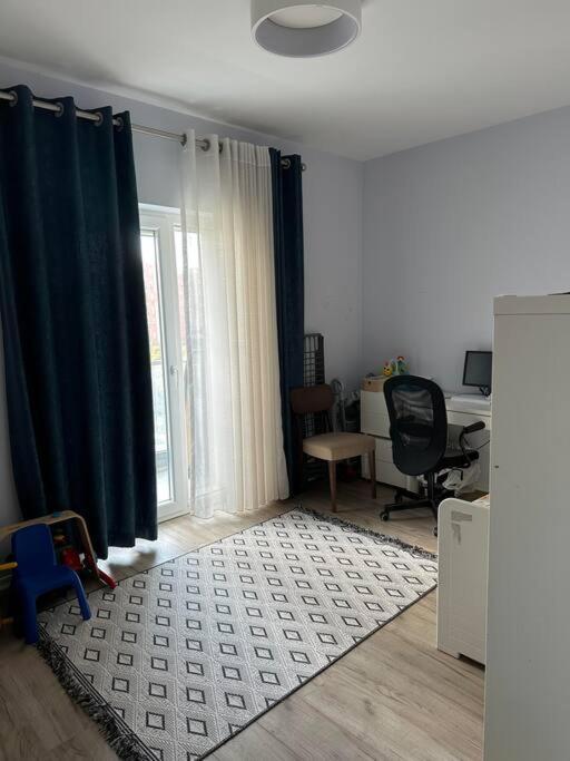 Family Friendly 2 Bedroom Apartment Eden Gardens Tirana City Center Bagian luar foto