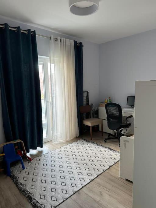 Family Friendly 2 Bedroom Apartment Eden Gardens Tirana City Center Bagian luar foto