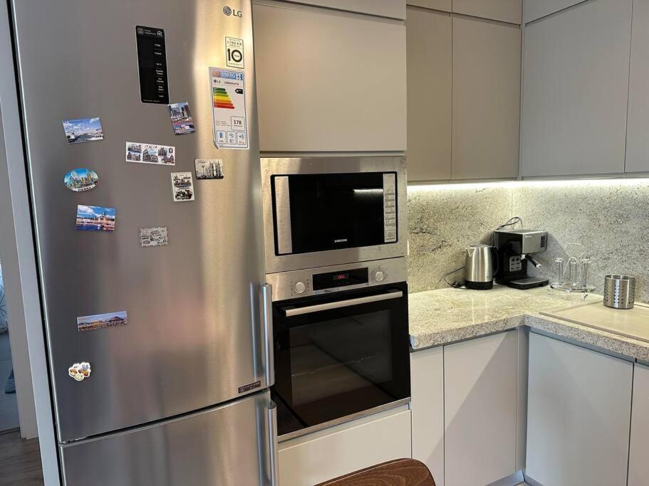 Family Friendly 2 Bedroom Apartment Eden Gardens Tirana City Center Bagian luar foto